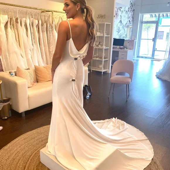 Pronovias Elegant White Wedding Dress
